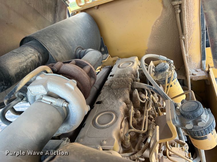 image for item DK7014 2004 Caterpillar CS-563E  single drum vibratory roller