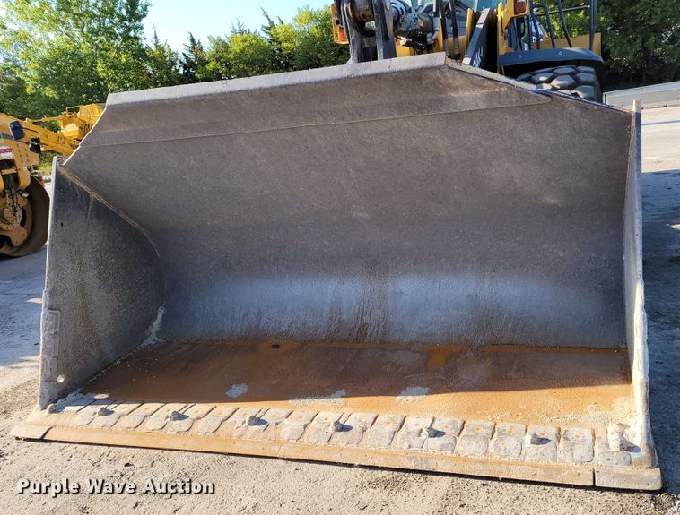 image for item DM2474 2015 John Deere 824K-II  wheel loader