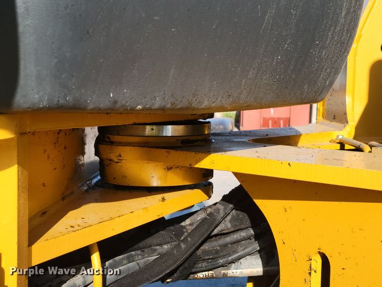 image for item DM2474 2015 John Deere 824K-II  wheel loader