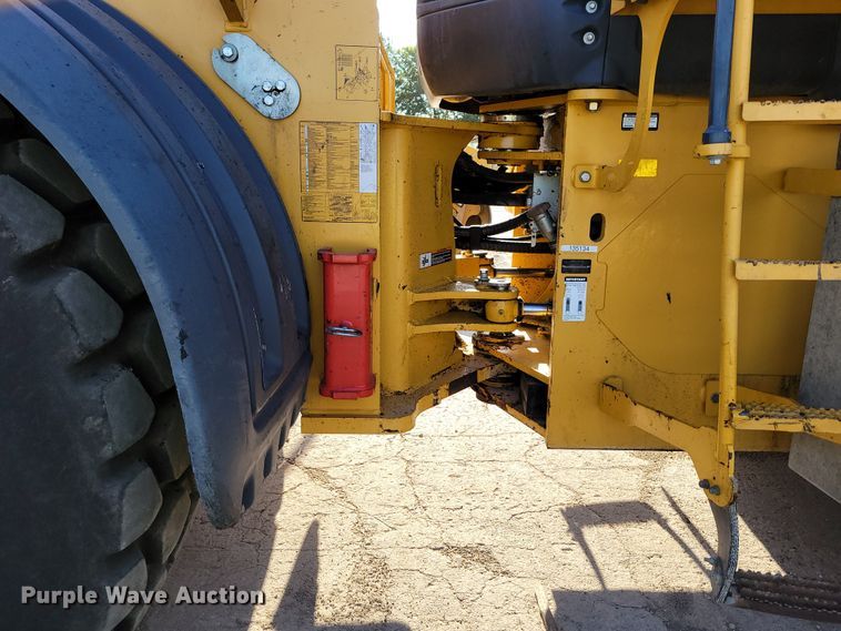 image for item DM2474 2015 John Deere 824K-II  wheel loader