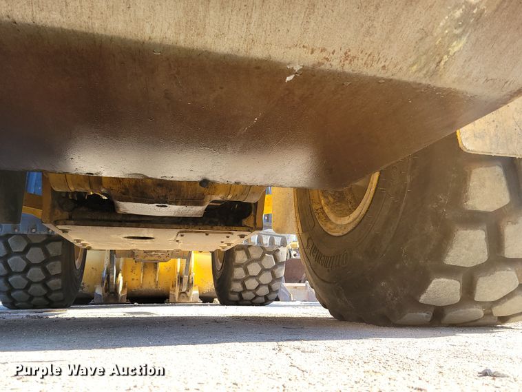 image for item DM2474 2015 John Deere 824K-II  wheel loader