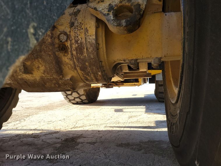 image for item DM2474 2015 John Deere 824K-II  wheel loader