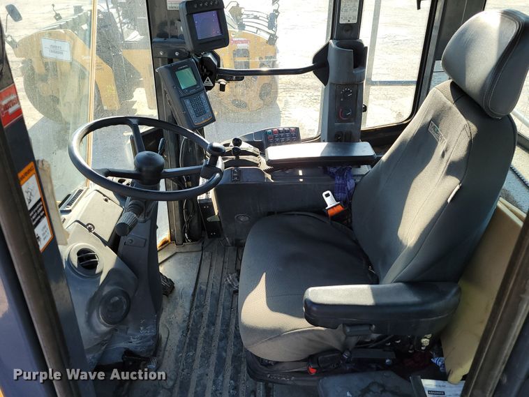 image for item DM2474 2015 John Deere 824K-II  wheel loader