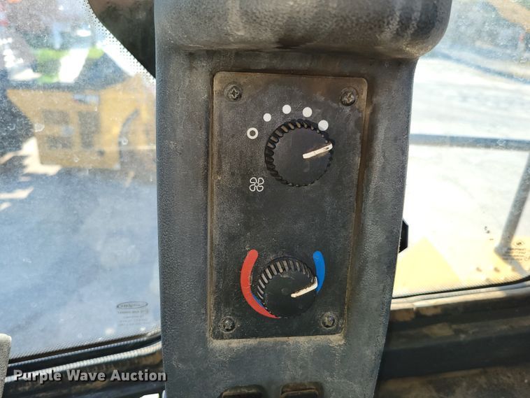 image for item DM2474 2015 John Deere 824K-II  wheel loader