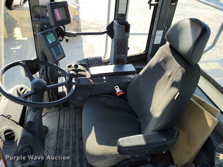 image for item DM2474 2015 John Deere 824K-II  wheel loader