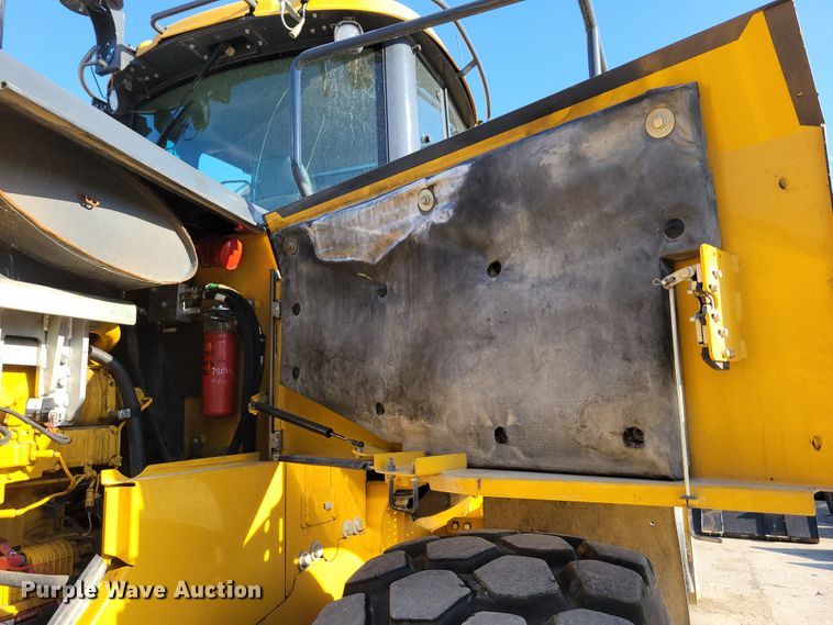 image for item DM2474 2015 John Deere 824K-II  wheel loader