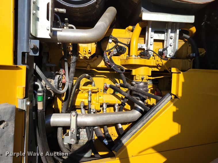 image for item DM2474 2015 John Deere 824K-II  wheel loader