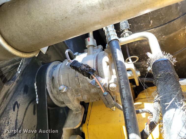 image for item DM2474 2015 John Deere 824K-II  wheel loader