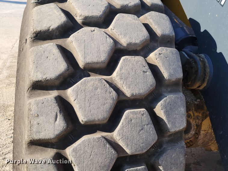 image for item DM2474 2015 John Deere 824K-II  wheel loader