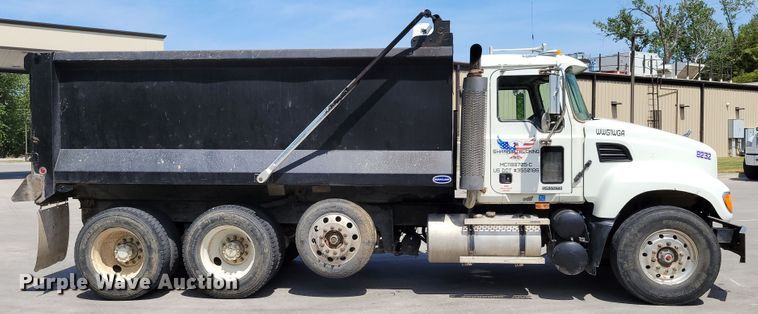 image for item DM2476 2007 Mack CV713 Granite  dump truck