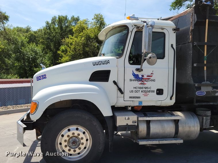 image for item DM2476 2007 Mack CV713 Granite  dump truck