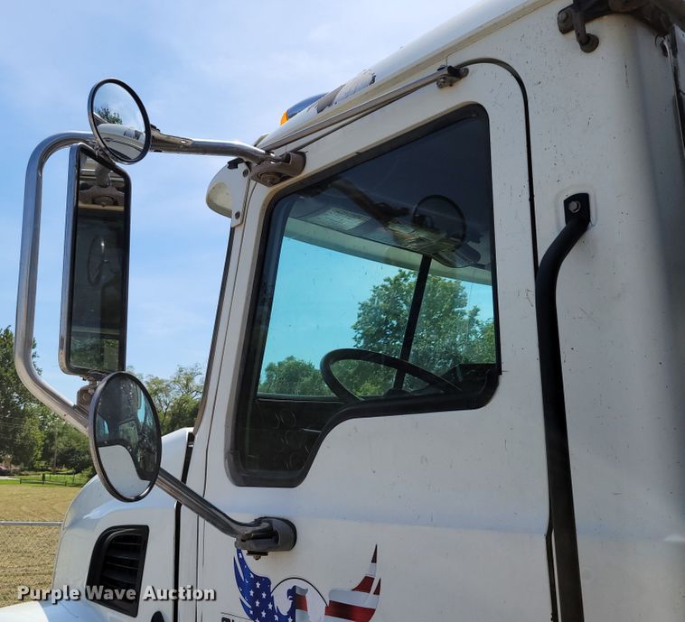 image for item DM2476 2007 Mack CV713 Granite  dump truck