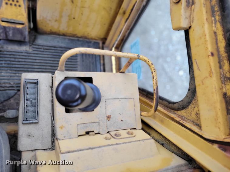 image for item DM2478 1983 Caterpillar 943  track loader