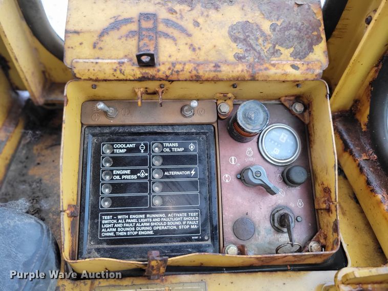 image for item DM2478 1983 Caterpillar 943  track loader