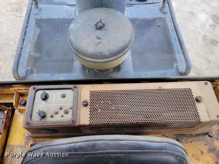 image for item DM2478 1983 Caterpillar 943  track loader