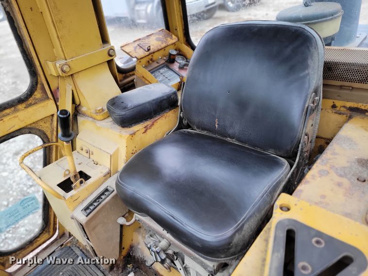 image for item DM2478 1983 Caterpillar 943  track loader