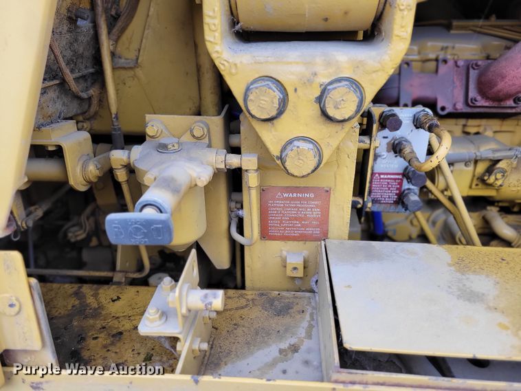 image for item DM2478 1983 Caterpillar 943  track loader