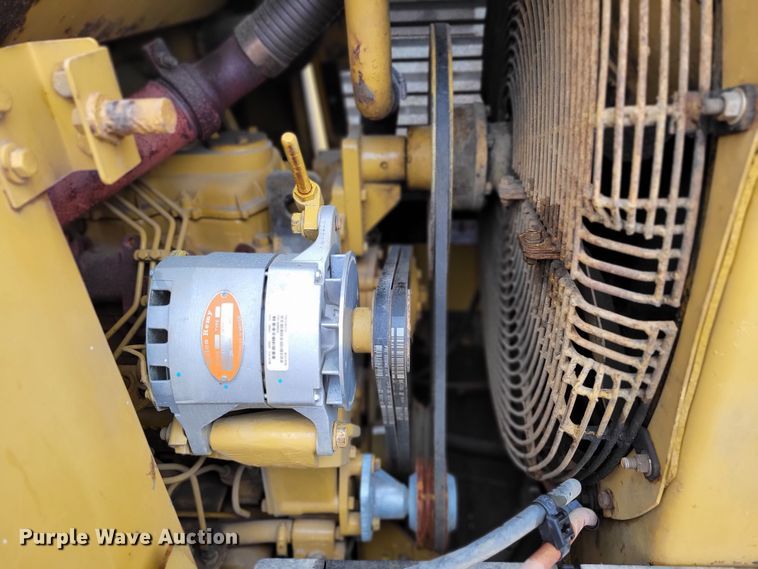 image for item DM2478 1983 Caterpillar 943  track loader