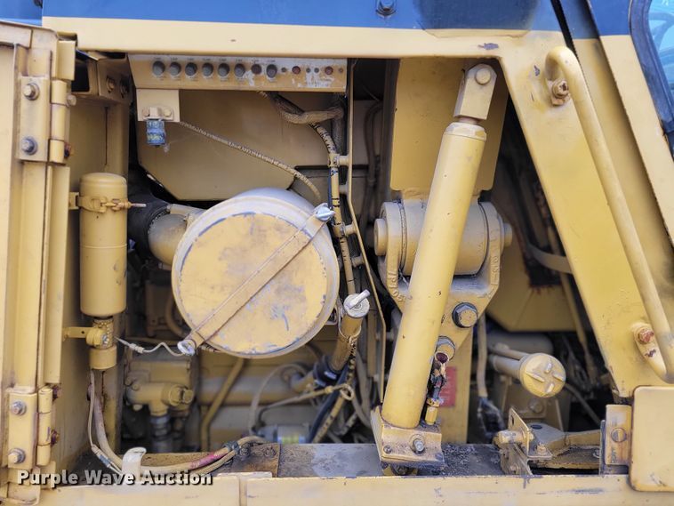 image for item DM2478 1983 Caterpillar 943  track loader