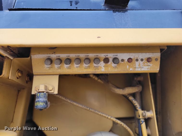 image for item DM2478 1983 Caterpillar 943  track loader