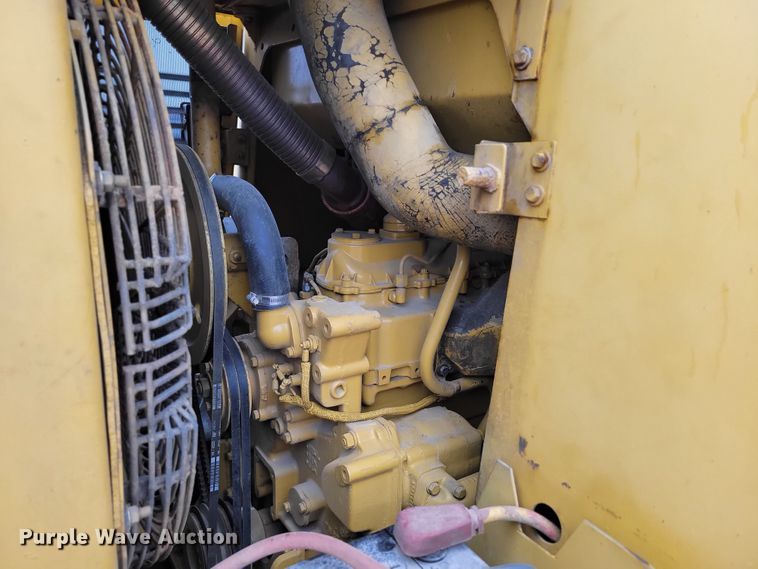 image for item DM2478 1983 Caterpillar 943  track loader