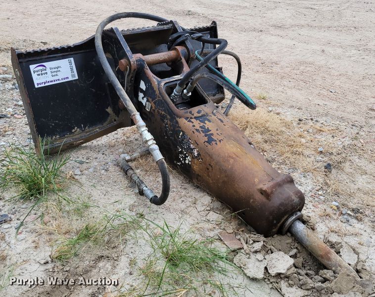 image for item DM2482 Caterpillar  skid steer breaker