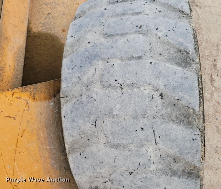 image for item DM2483 2005 Case 450  skid steer loader