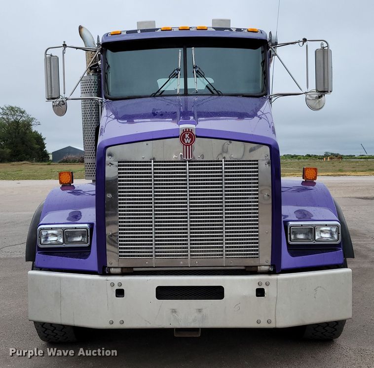 image for item DM2485 2001 Kenworth T800  dump truck