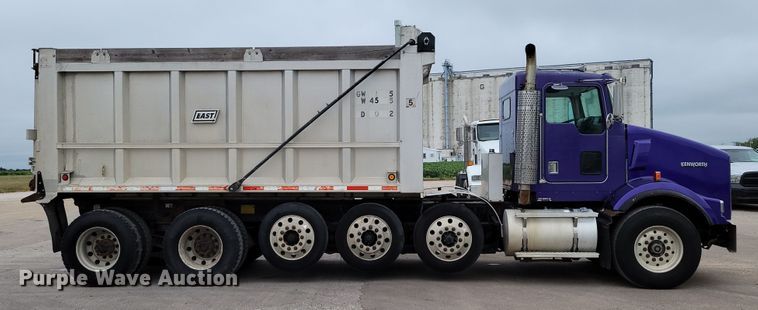 image for item DM2485 2001 Kenworth T800  dump truck
