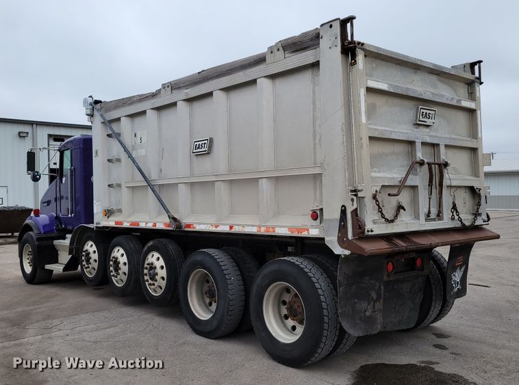 image for item DM2485 2001 Kenworth T800  dump truck