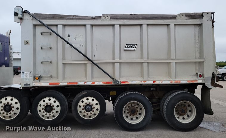 image for item DM2485 2001 Kenworth T800  dump truck