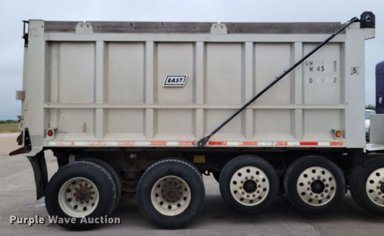 image for item DM2485 2001 Kenworth T800  dump truck