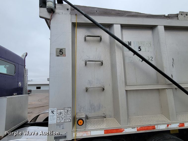 image for item DM2485 2001 Kenworth T800  dump truck