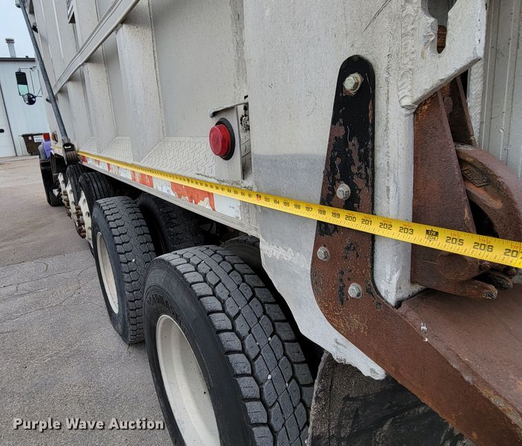 image for item DM2485 2001 Kenworth T800  dump truck