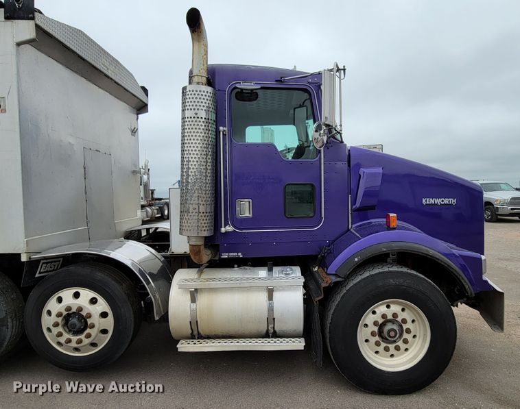 image for item DM2485 2001 Kenworth T800  dump truck