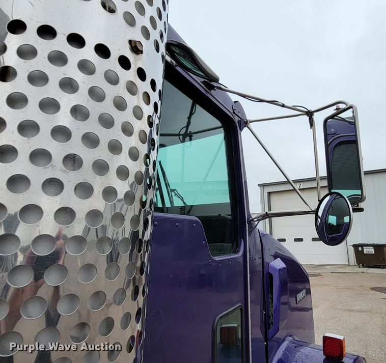 image for item DM2485 2001 Kenworth T800  dump truck