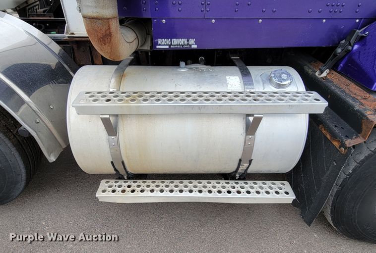 image for item DM2485 2001 Kenworth T800  dump truck