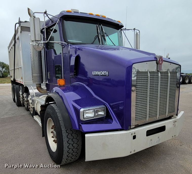 image for item DM2485 2001 Kenworth T800  dump truck