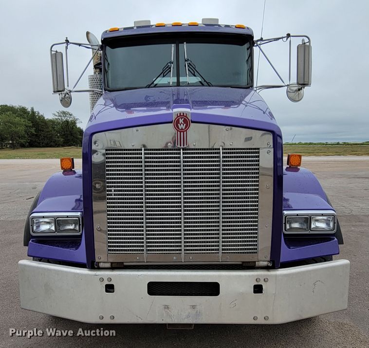 image for item DM2485 2001 Kenworth T800  dump truck