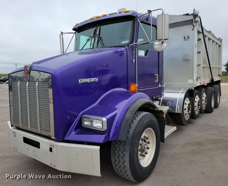 image for item DM2485 2001 Kenworth T800  dump truck