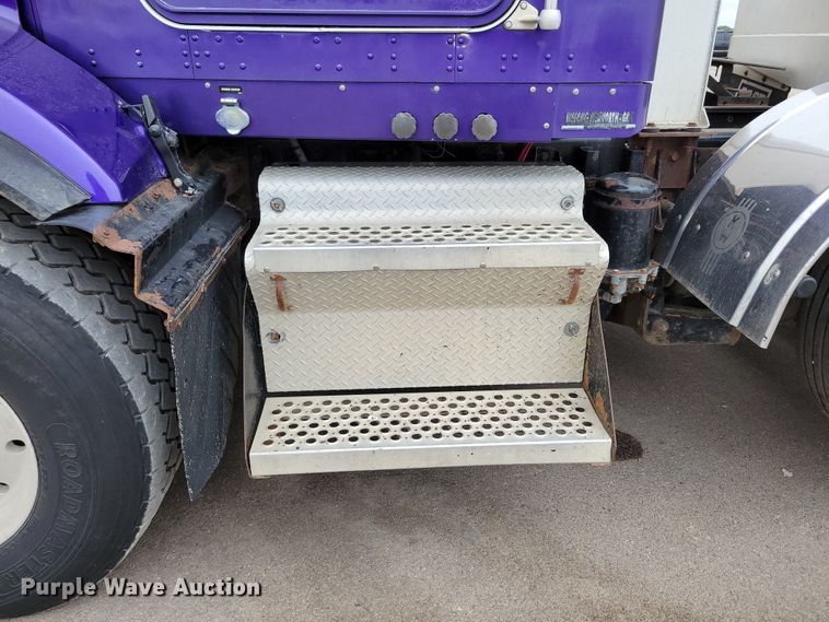 image for item DM2485 2001 Kenworth T800  dump truck