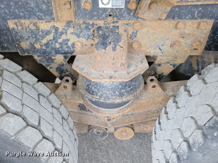 image for item DM2485 2001 Kenworth T800  dump truck