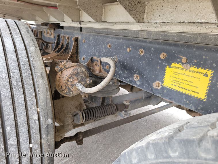 image for item DM2485 2001 Kenworth T800  dump truck