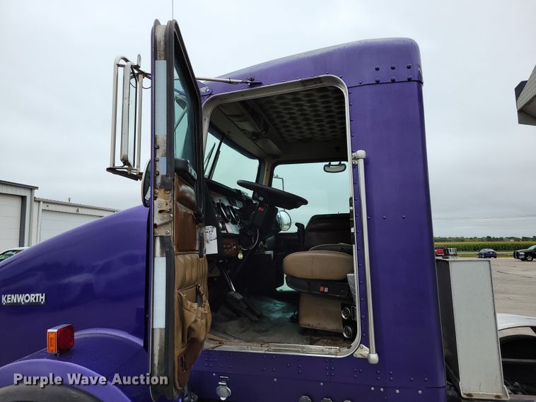 image for item DM2485 2001 Kenworth T800  dump truck