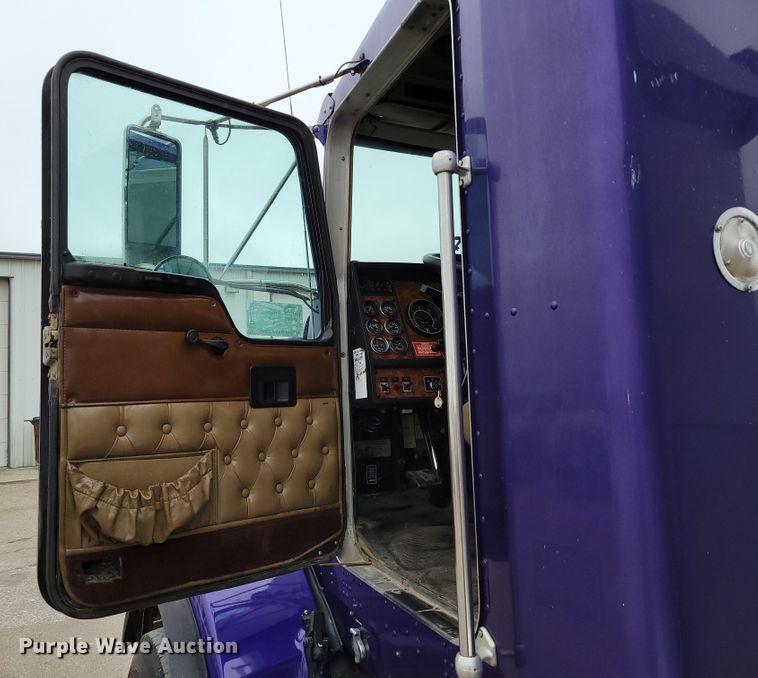 image for item DM2485 2001 Kenworth T800  dump truck