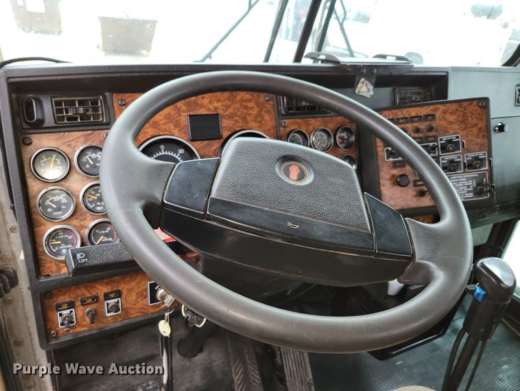 image for item DM2485 2001 Kenworth T800  dump truck