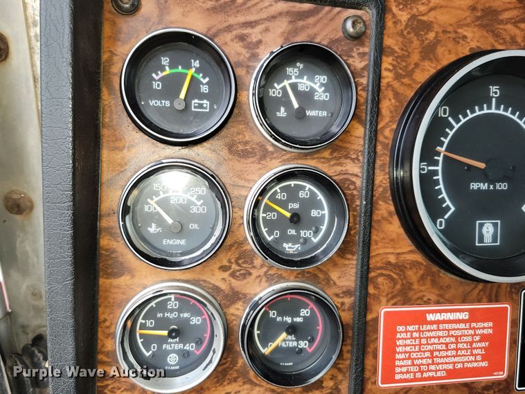 image for item DM2485 2001 Kenworth T800  dump truck