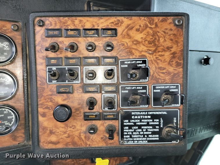 image for item DM2485 2001 Kenworth T800  dump truck