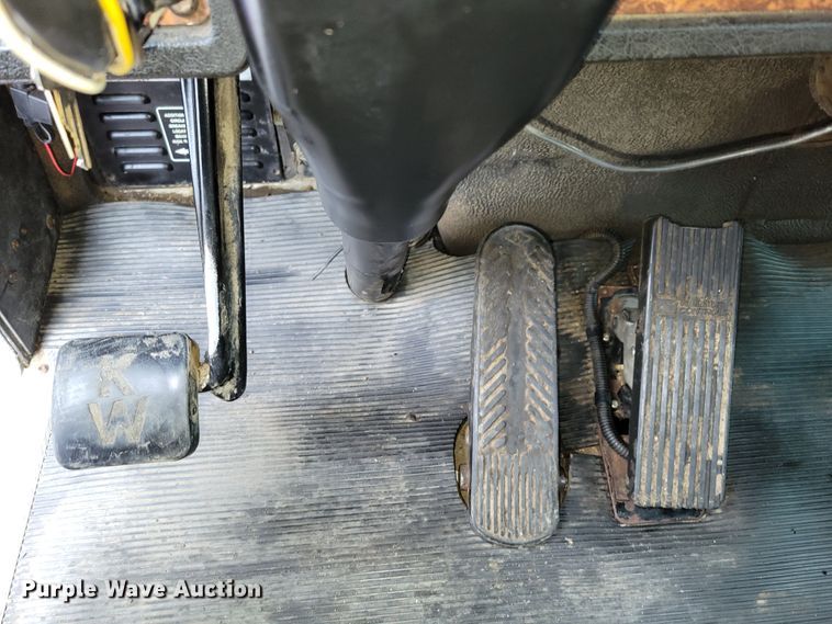 image for item DM2485 2001 Kenworth T800  dump truck