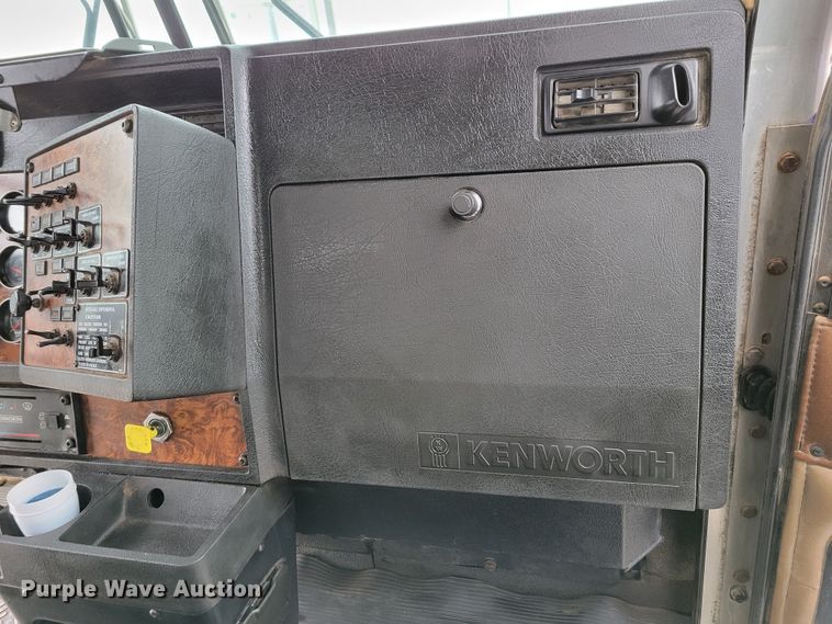 image for item DM2485 2001 Kenworth T800  dump truck